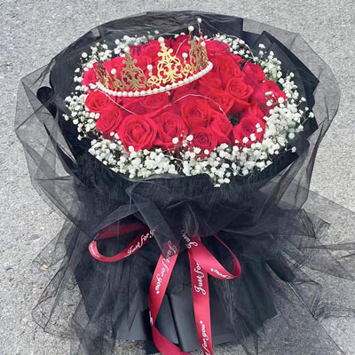防城港33朵红玫瑰满天星皇冠，爱情圆满