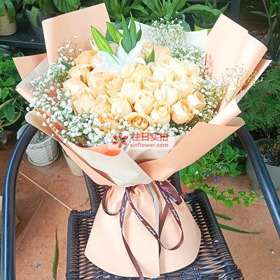 防城港33朵香槟玫瑰百合，心里永远是你